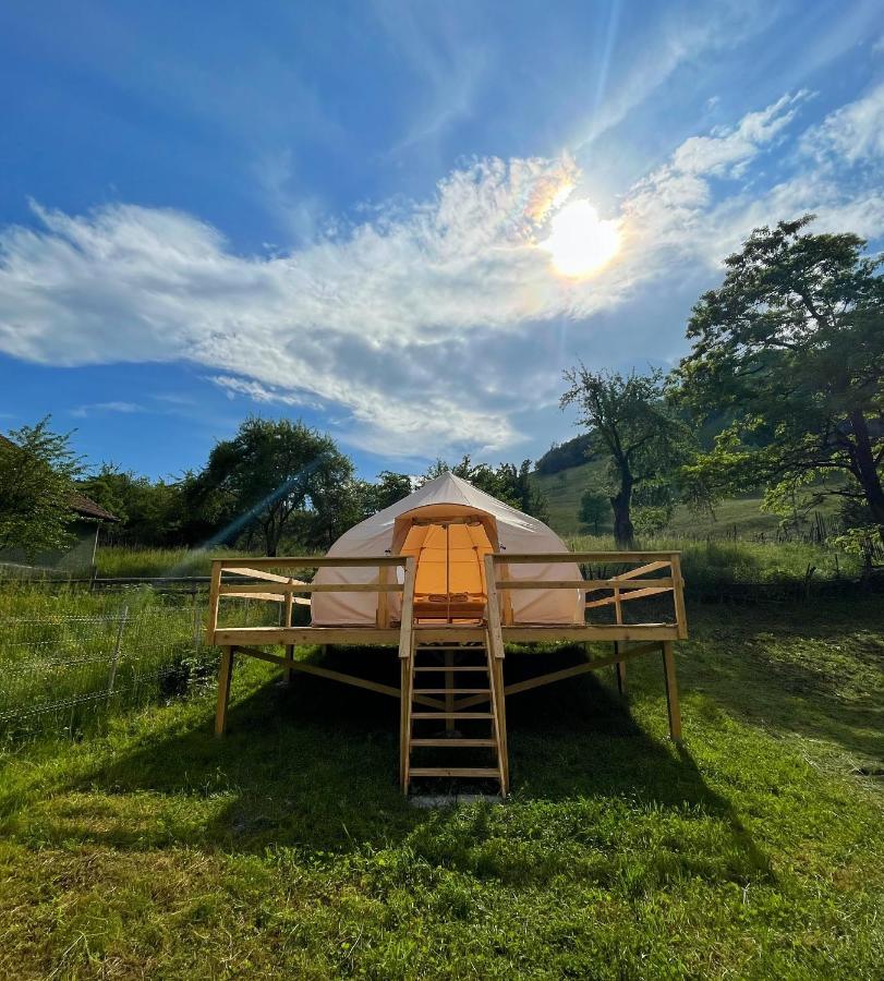 Flore'S Garden Glamping برانْ المظهر الخارجي الصورة