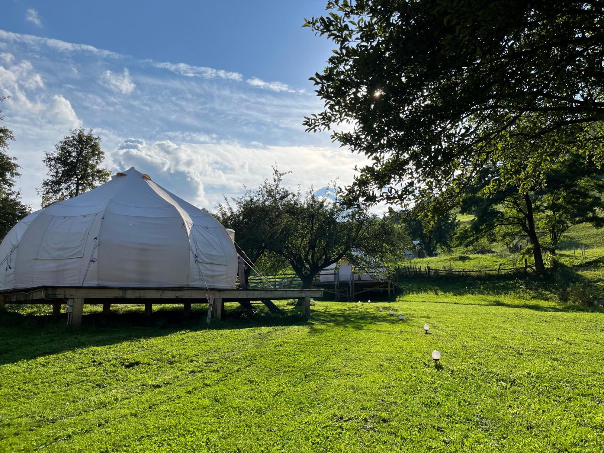 Flore'S Garden Glamping برانْ المظهر الخارجي الصورة